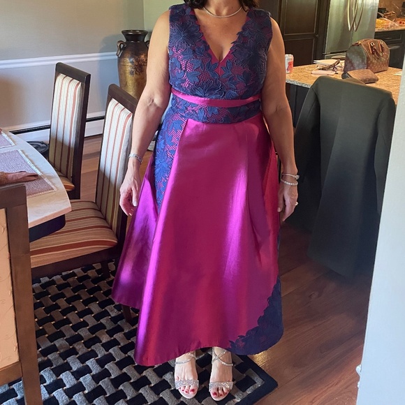 KAY UNGER TESSA LACE T-LENGTH DRESS - Picture 4 of 9